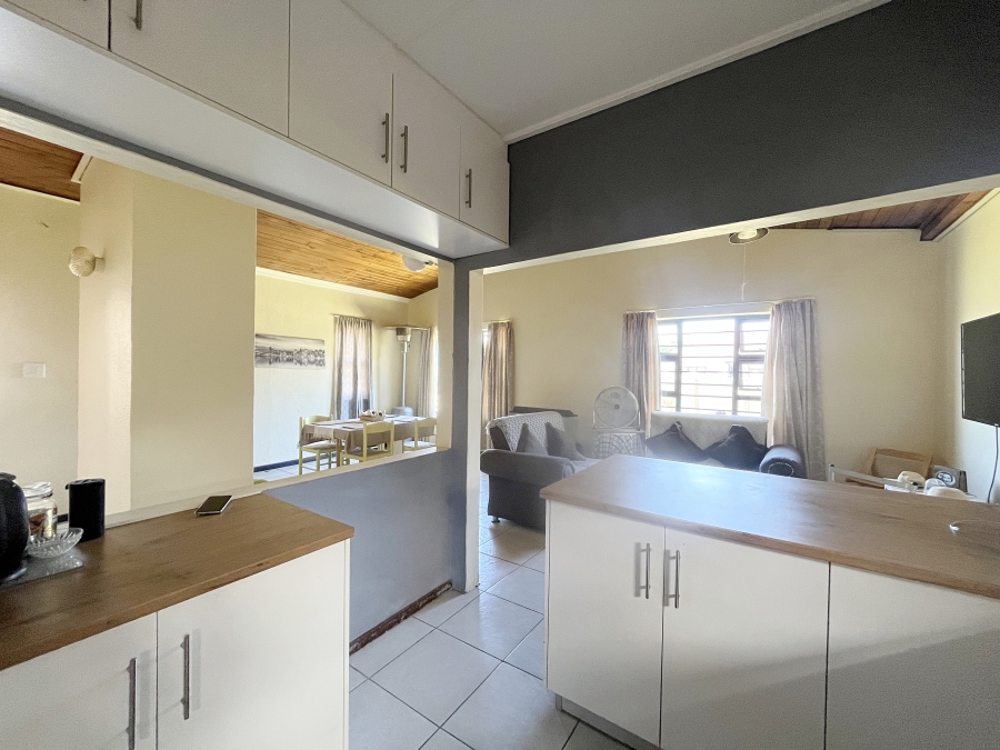 To Let 3 Bedroom Property for Rent in Windsor Park Estate Western Cape